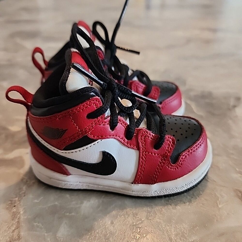 Nike Air Jordan 1 Mid Sneakers Youth 4C Red Black Athletic Sneakers 640734-069